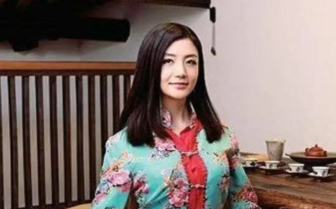 但是当时的阿里巴巴还处于发展的瓶颈期,仅仅流于表面的改革无法真正