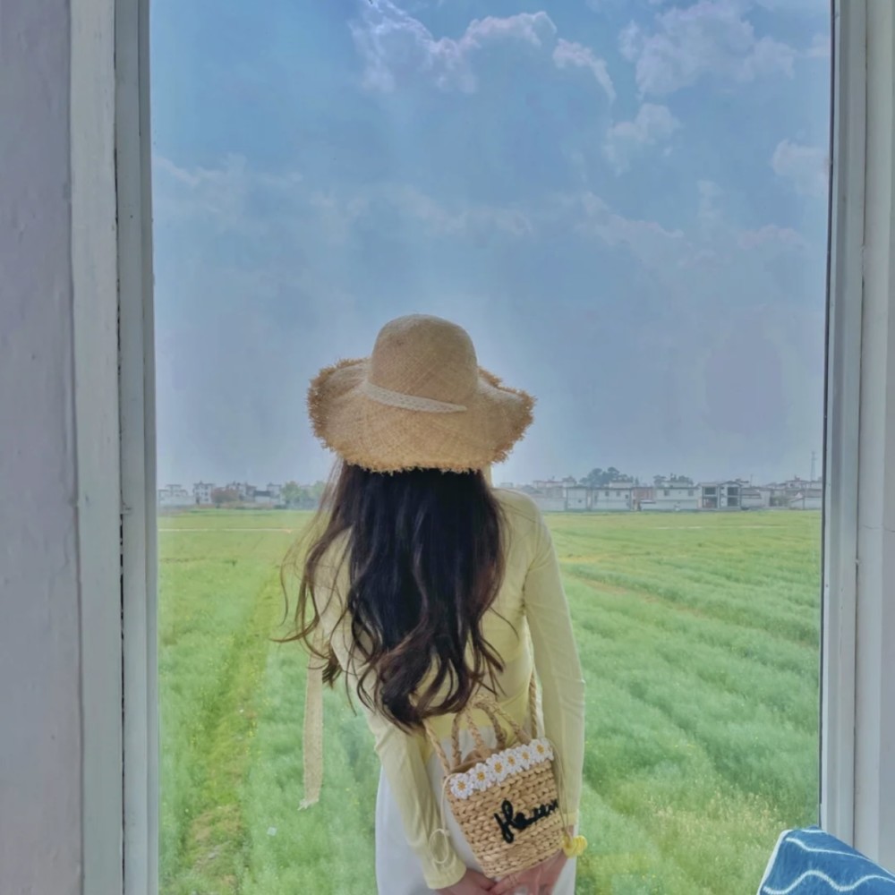 "无论世界是否待你温柔,请保持住你的善良,因为好运会与你不期而遇"