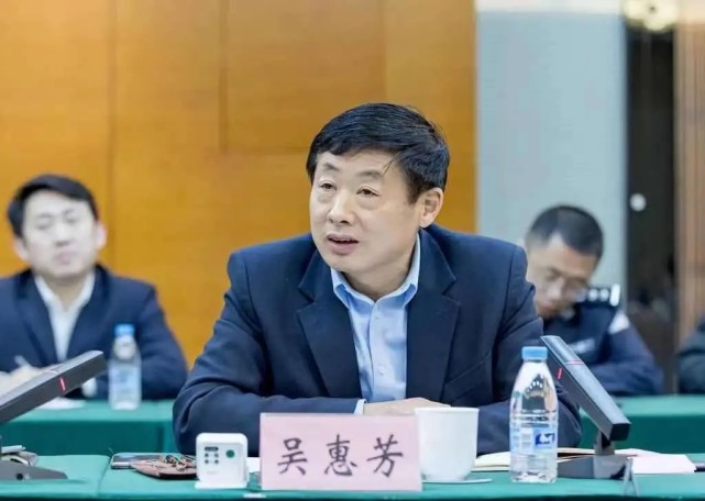 "全国人大代表,张家港永联村党委书记吴惠芳说"期待不断推出举措