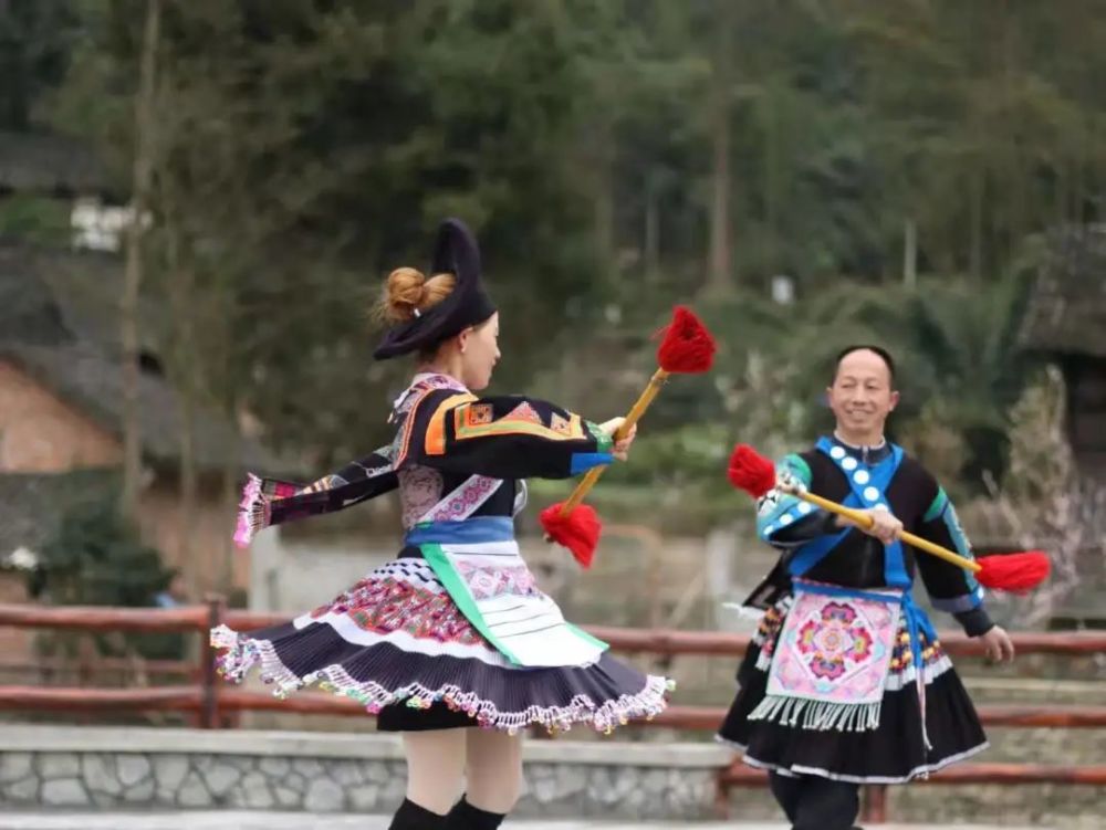 卡堡苗族花棍舞,曾接待过荷兰,日本,韩国,美国,德国等国家贵宾,受到