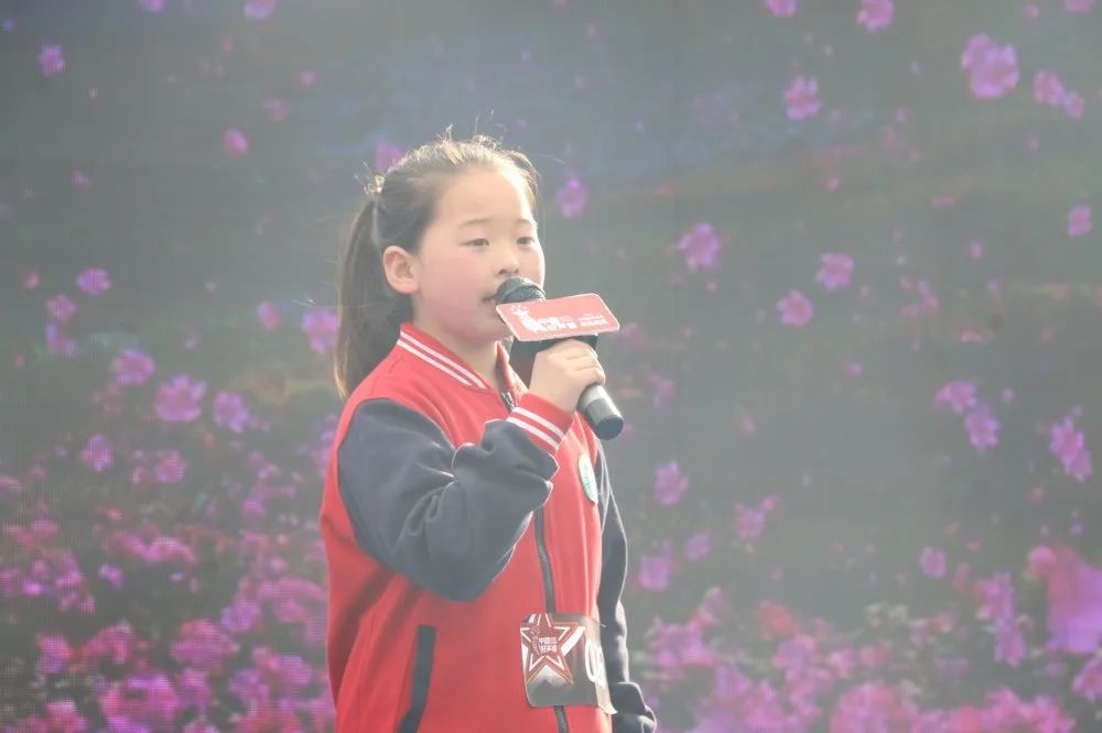 杨娜简谱_刀郎的前妻杨娜图片(2)