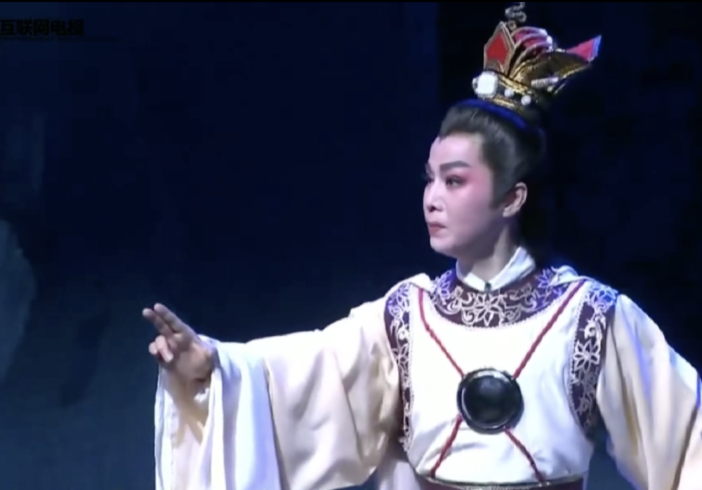 文武小生英姿飒爽于伟萍国家一级演员,工文武生兼演老生,师承著名越剧