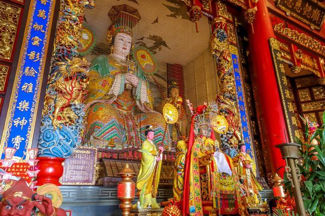整座寺庙群,依山而建,层层叠叠,非常壮观.湄洲岛妈祖庙