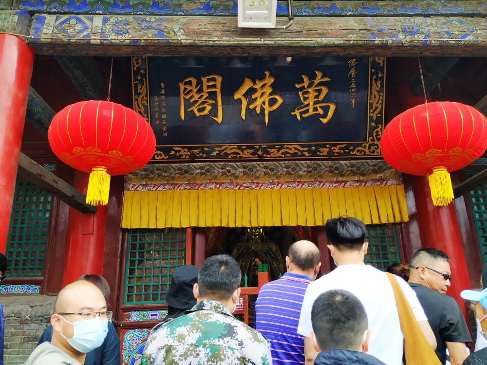 五台山寺庙建筑众多,香火最旺的寺庙是这两座——五爷