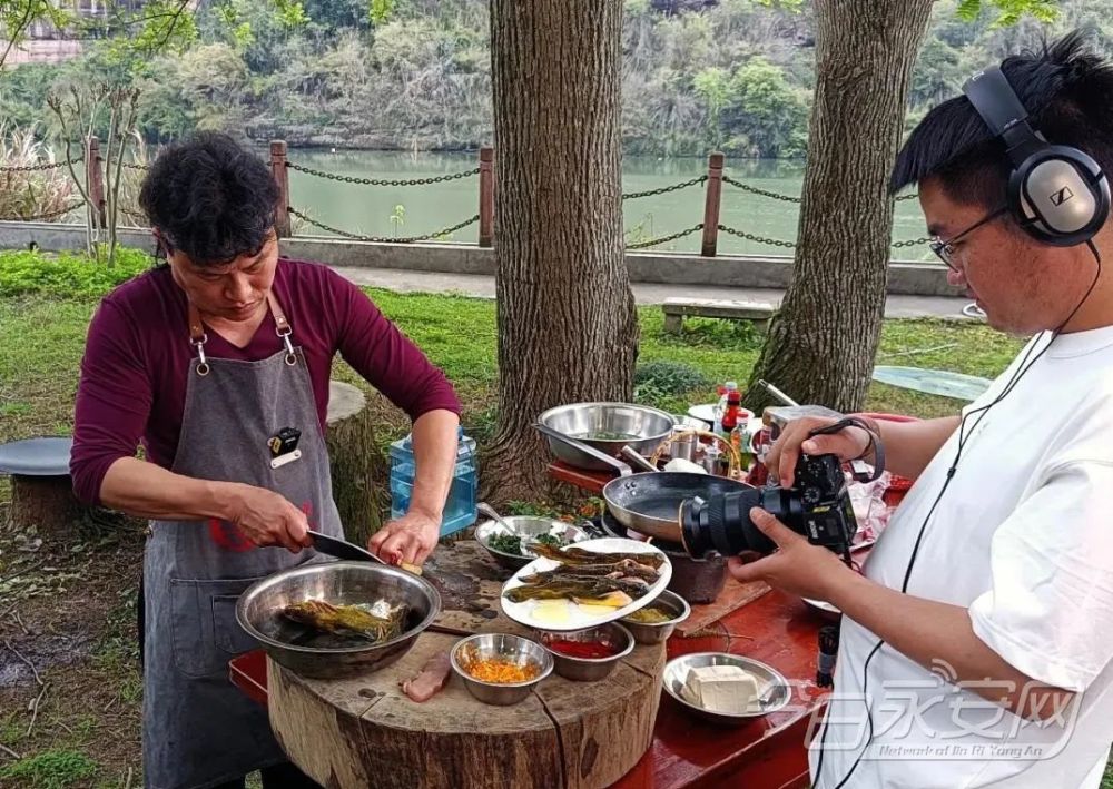 抖音网红佬美到永安桃源洞景区寻真味