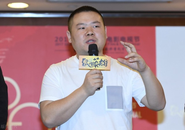 岳云鹏穿八十一万的鞋子惹争议,不偷不抢,他错了吗?