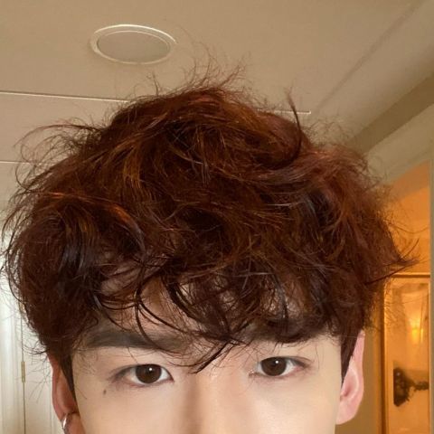 自来卷的烦恼!白敬亭吐槽头发乱糟糟:每一根都有自己