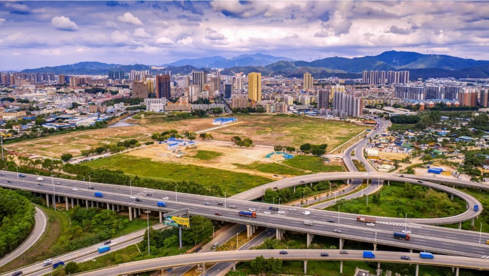 贵港覃塘东龙gdp_2019中国 贵港 汽车产业发展论坛开幕,带你看不一样的贵港(2)