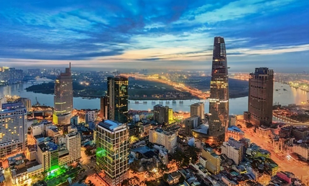 首都河内,面积3340平方公里,人口850万人,是越南政治,经济,文化及科教