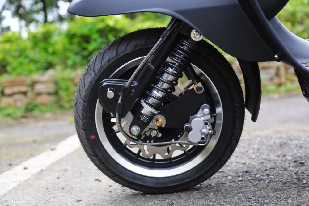 royal alloy发布gp300s,3.88万元,品味不一样的复古"铁壳羊"