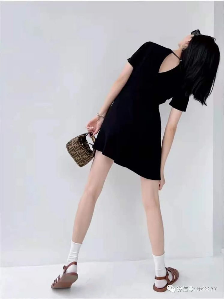 小黑裙搭配什么鞋子好看