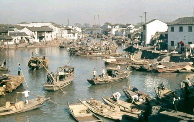 江苏"老照片"又火了,1962年苏州街头景象流出!看下你认得不