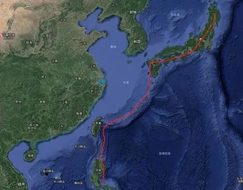福岛位于日本暖流和千岛寒流的交汇处,洋流的方向是自西南向东北