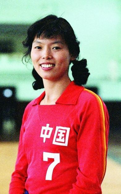 她是中国女排5连冠功臣退役后患癌症去世骨灰中发现多枚钢钉