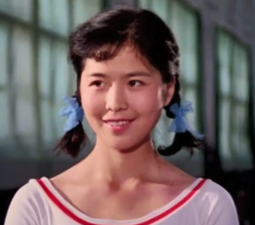 80年代影坛6对姐妹花,龚雪比妹妹漂亮,麦小琴比姐姐更加楚楚动人