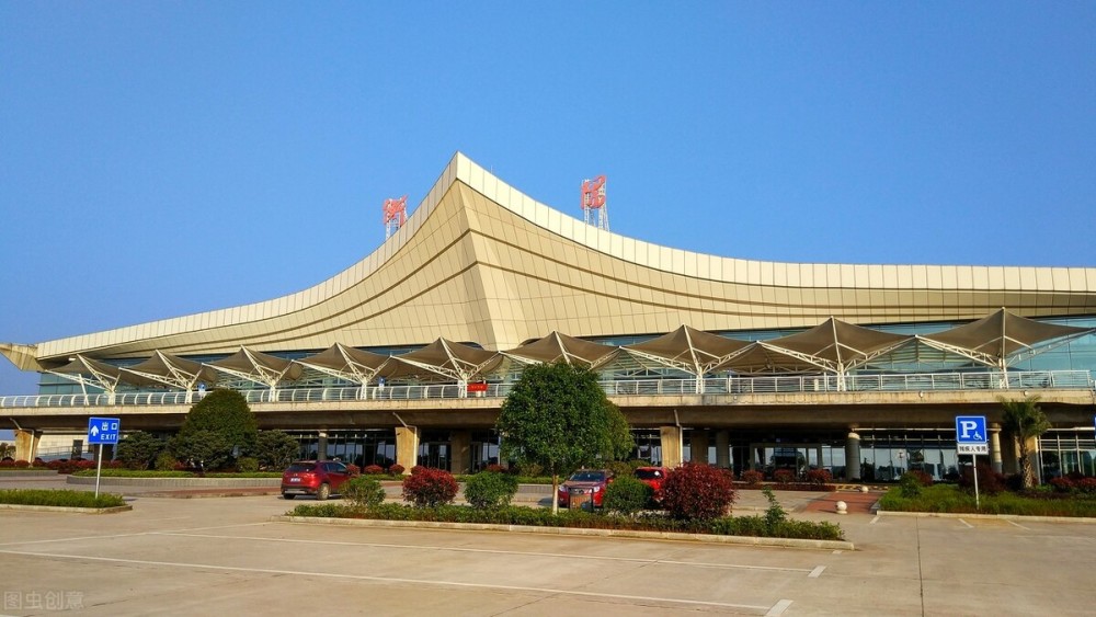南岳机场3,衡阳市区东西主干道延长线已经修到了衡南县三塘镇,三塘镇