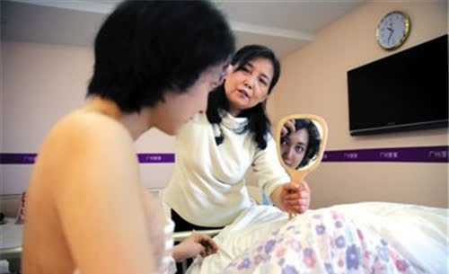 浙江变性美女变性前背母上学感动国人变性后获最美蝶变奖