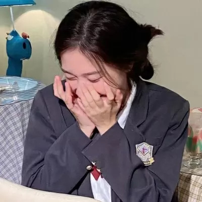 干净慵懒风女生头像