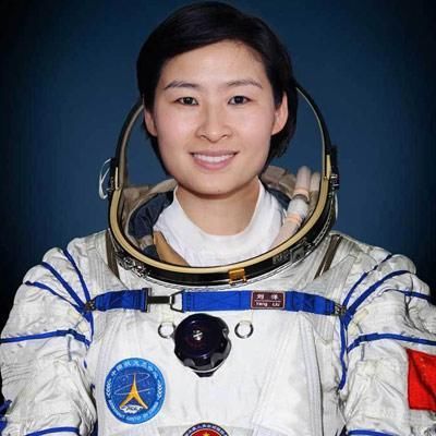 中国首位女宇航员刘洋,为何没生育就上太空?后来她生孩子了吗?