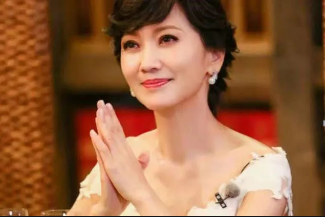 赵雅芝卸妆后,俞飞鸿卸妆后,许晴卸妆后,网友:我们都被骗了啊