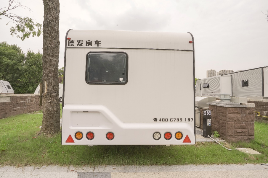 主打性价比只要10.98万,德发df-450s拖挂房车