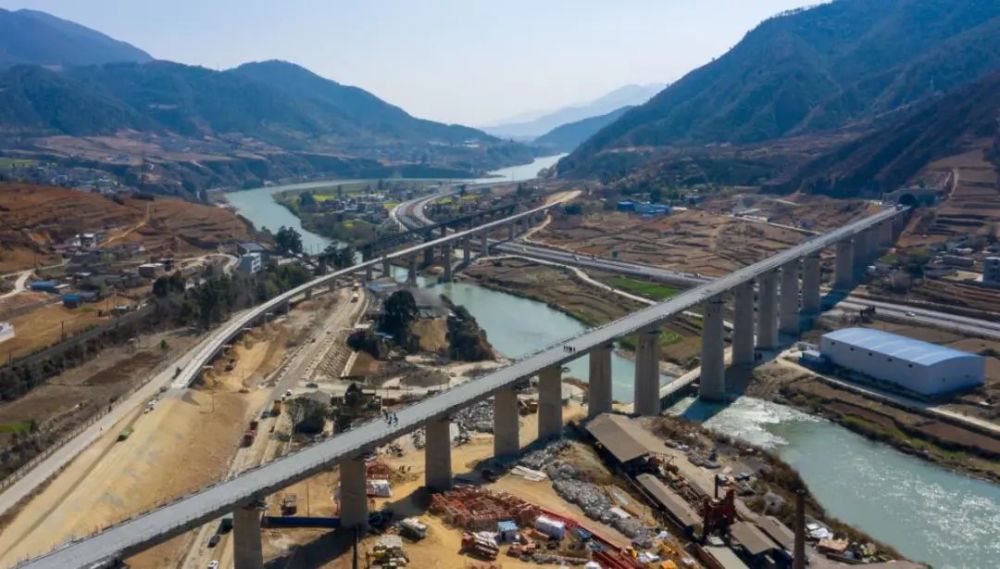 成昆复线建设热火朝天 冕宁至米易段十二月开通