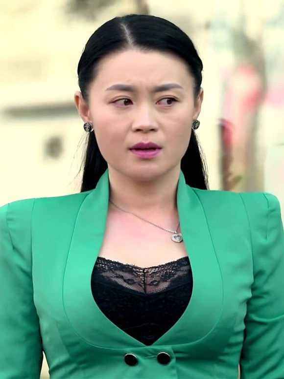 关婷娜这么胖,为什么还有人说她美?看了她穿衬衫的样子就懂了