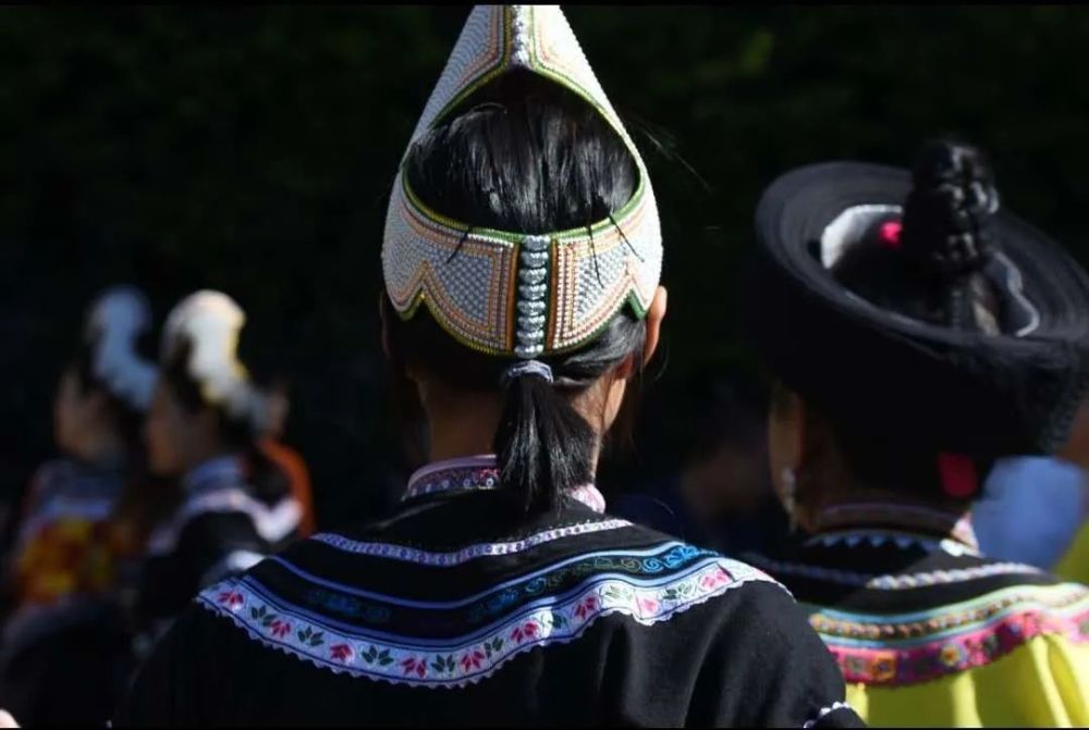 "寻根"红河县▏红河县哈尼族各支系的分布及服饰,你了解多少?_腾讯新
