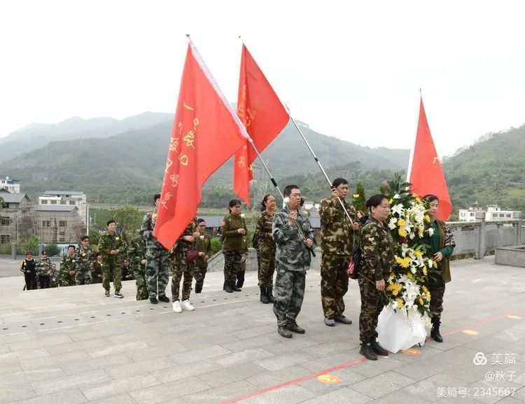 4月11日,他们再次来到古柏山烈士陵园,举行庄重的祭奠仪式.