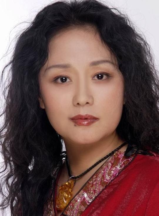 中国第一寡妇廖学秋4岁失双亲2013年遭乐嘉突吻66岁仍单身