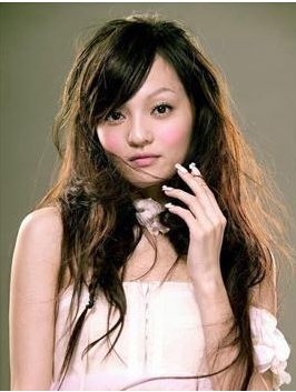 张韶涵是一位很多实力的歌手,她的歌声可以说陪伴了很多人的青少年