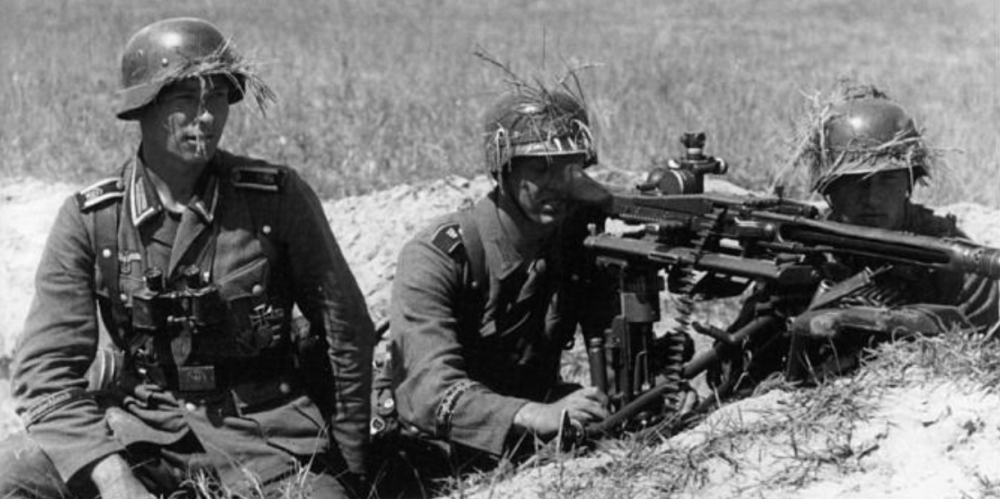 当时,德国官兵的素质普遍较高,无论是普通士兵的日常训练还是战斗精神