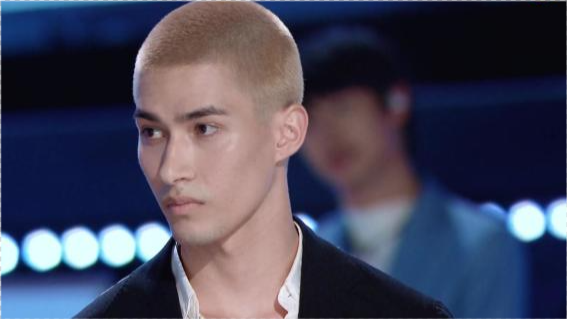 《创造营2021》几位实力选手的点评,专业和业余的大杂烩