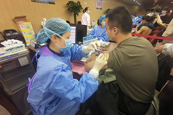 丽水军分区官兵积极接种新冠疫苗