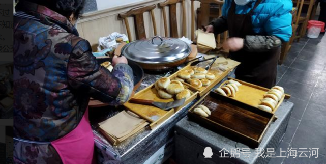 川沙老街上,这家叫"老味茶屋"的店,在南市街102号