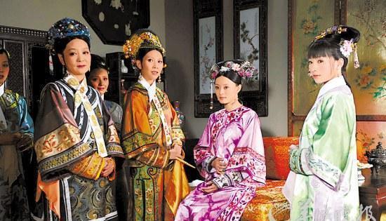别被电视剧骗了:清朝妃嫔佩戴的白领子不是为好看,原来另有其用