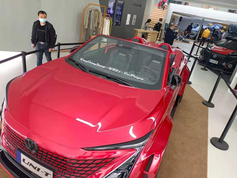 本来以为长安uni-k之后是uni-v,没想到长安还藏了个敞篷版suv,还有台