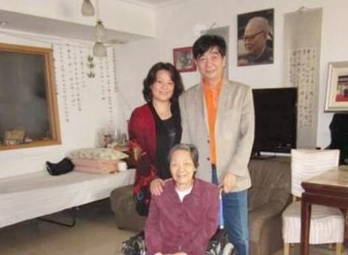 她21岁嫁给叶帅现在94岁还健在儿子是富豪商人孙女是明星