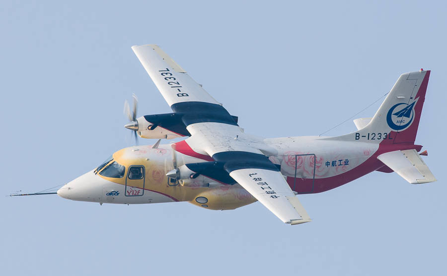 航空装备之运12运输机