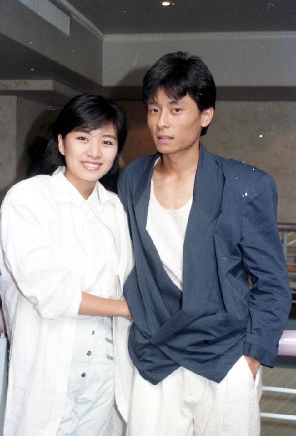 离婚15年后再同框王杰前女友方文琳为女儿庆生前夫携妻子现身