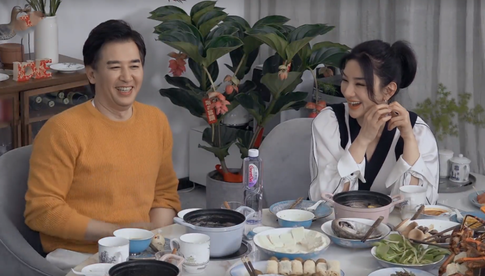 在成为一名设计师之前,崔伟曾有过担任教师的经历,从这个方向进行分析