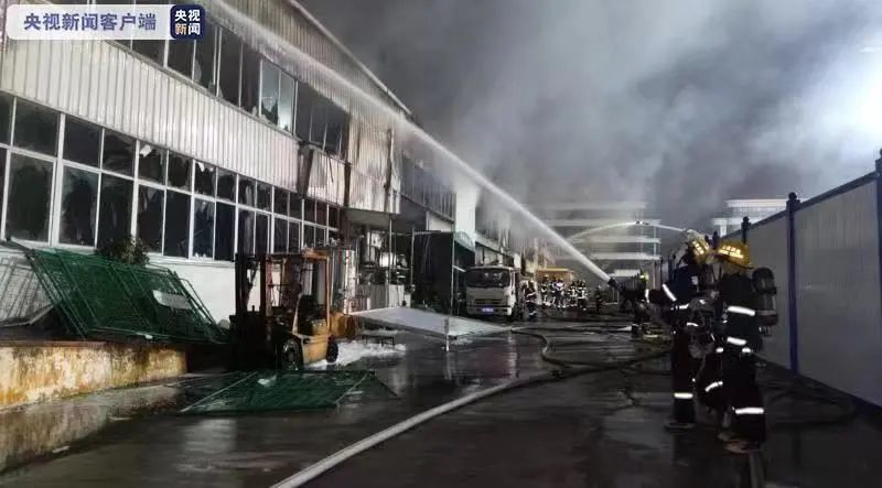 爆炸,浓烟…昨日半夜,厦门同安一工厂起火吓坏网友,所
