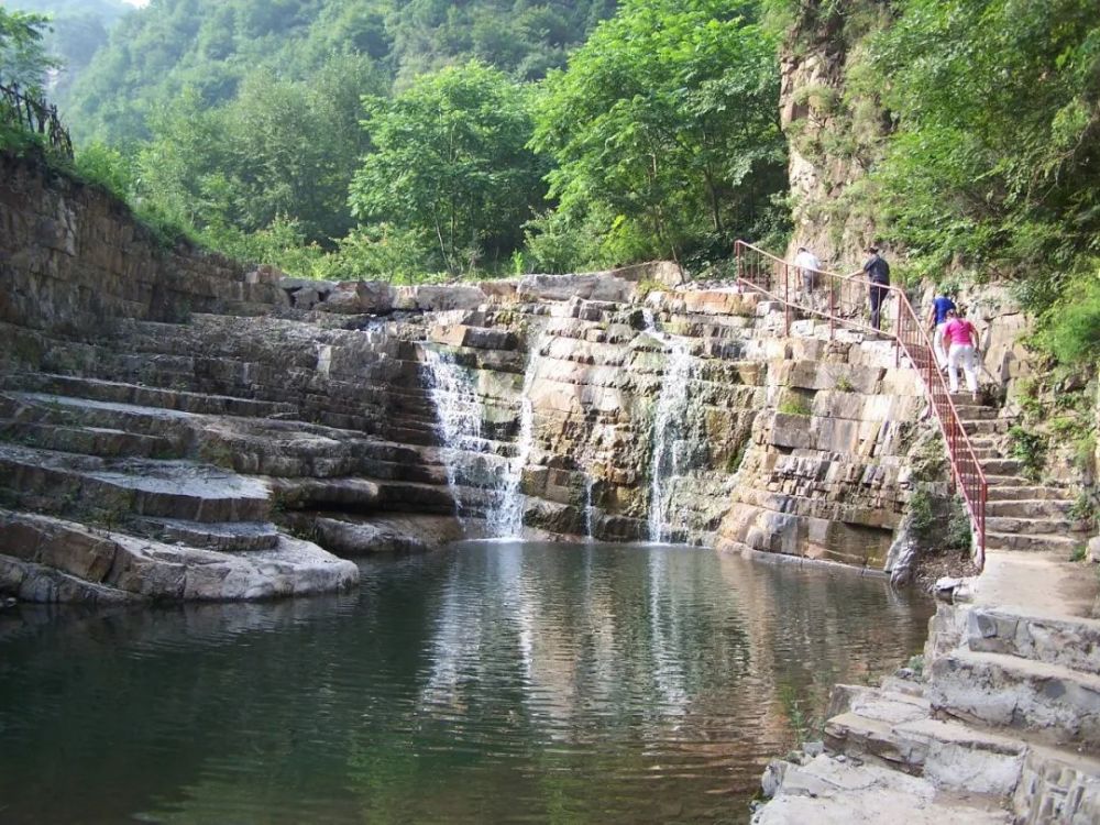 双石井景区,座落兴隆县南天门满族乡.