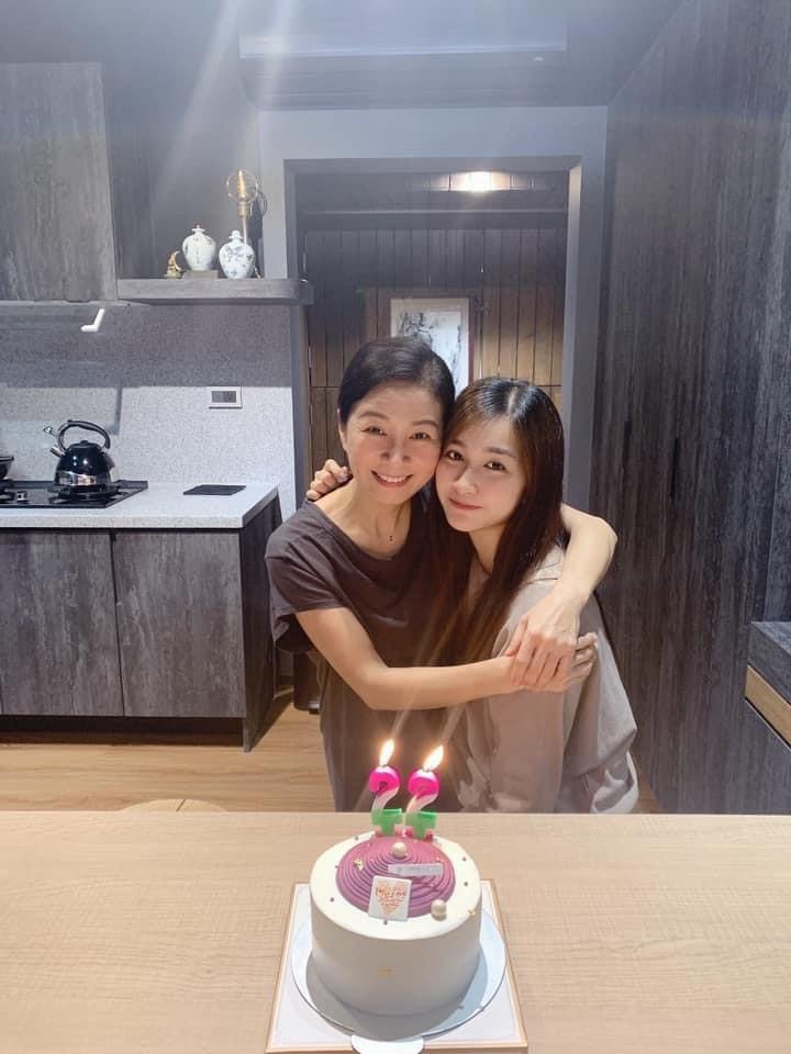 方文琳离婚15年 与前夫于冠华及现任妻子罕见同框