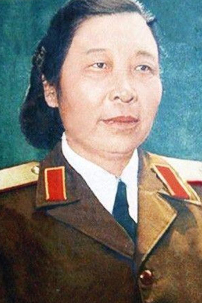 新中国第一位女将军,从童养媳到开国少将,去世时遗嘱令人感动