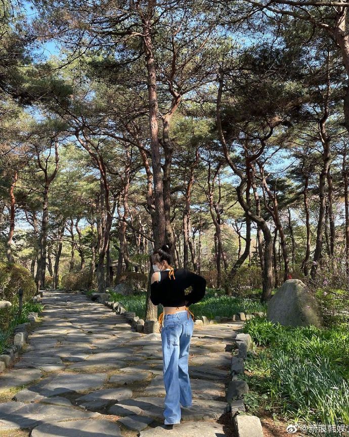 jennie春游照