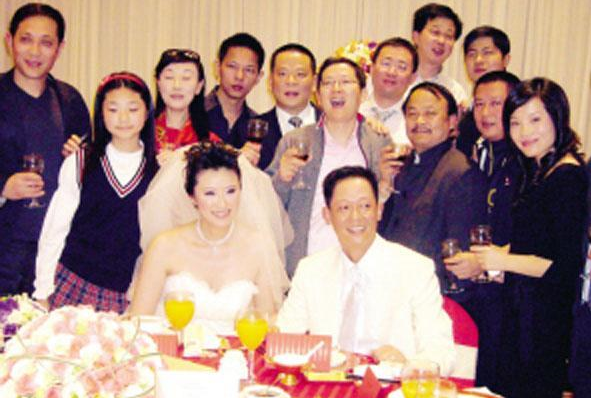 13年前,42岁"情圣"王志文迎娶34岁亿万总裁,如今活成这样