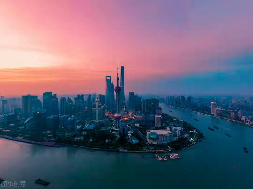 直冲云霄航拍中国通江贯海引领未来这就是上海