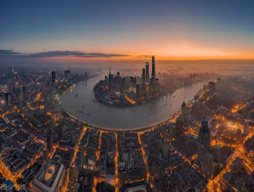 直冲云霄航拍中国通江贯海引领未来这就是上海
