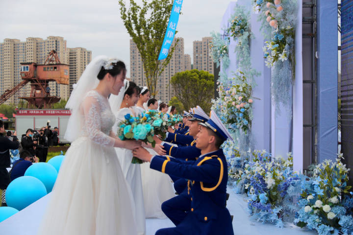婚纱照火焰_火焰蓝婚纱照(3)